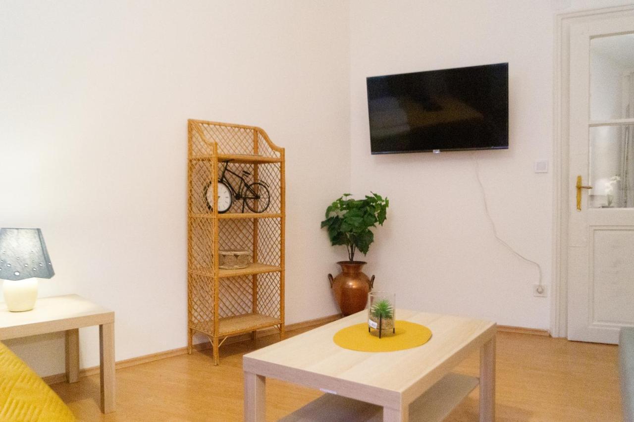 Economy 1Br Apartment Well Connected To The Whole City Viena Exterior foto